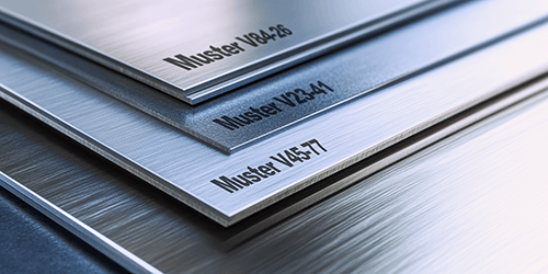Verschiedene mit dem TIG-MAX® XT 90 lasermarkierte Muster-Platten